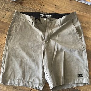 Billabong Submersibles Shorts size 33